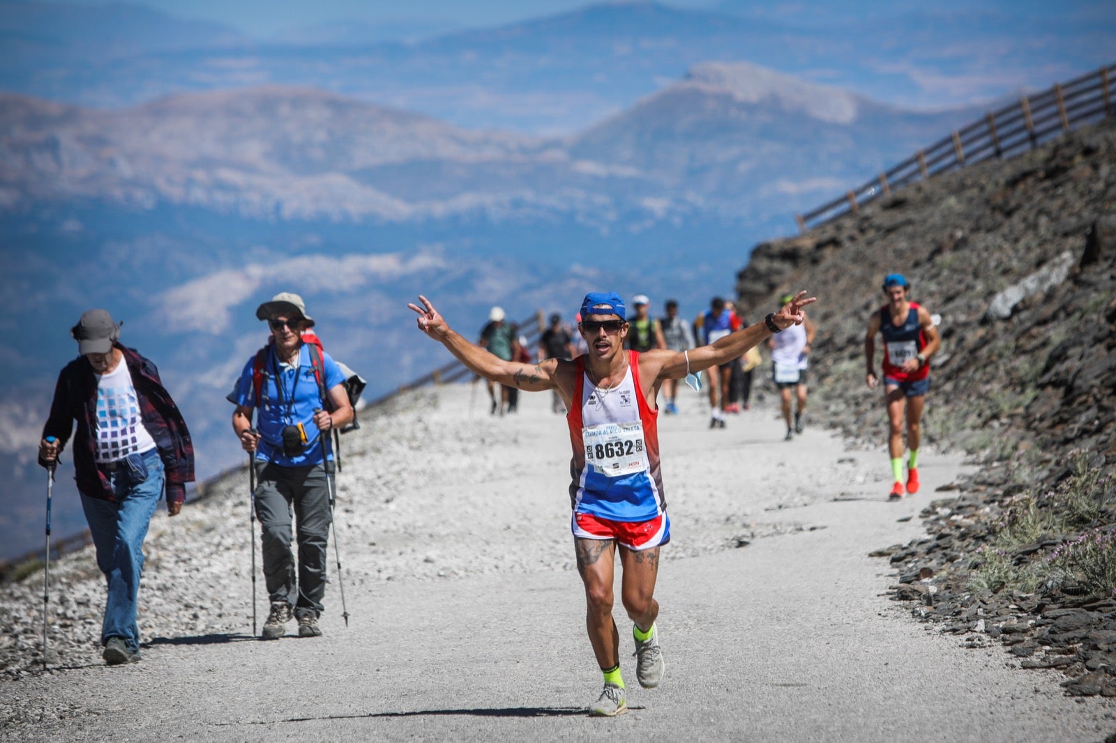 Los corredores han recorrido los 48,7 kilómetros entre Granada y el Veleta en la más emblemática carrera del calendario deportivo del verano en Sierra Nevada