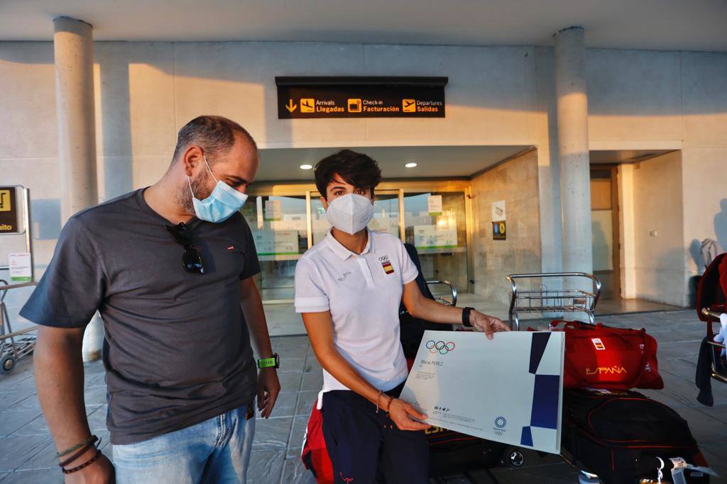 Llegada de los deportistas a Granada este lunes.