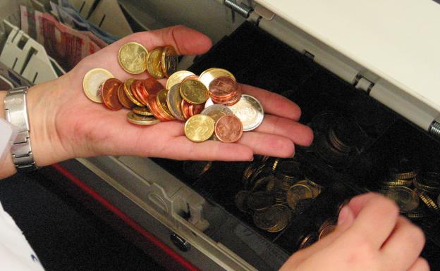 Acusan al encargado de una gasolinera de Granada de llevarse 120.000 euros