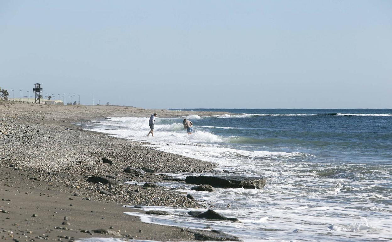 Playa de Carchuna, donde ha ocurrido la presunta agresión sexual. 