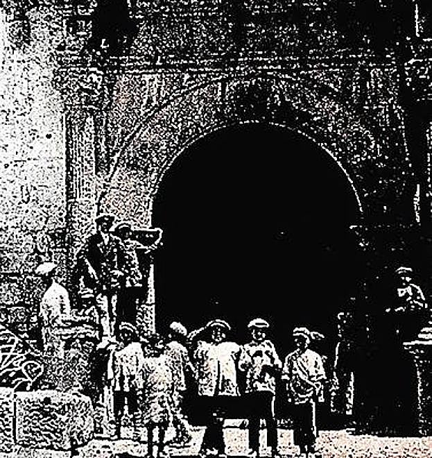 Portada del Pósito de Labradores en su emplazamiento original. 