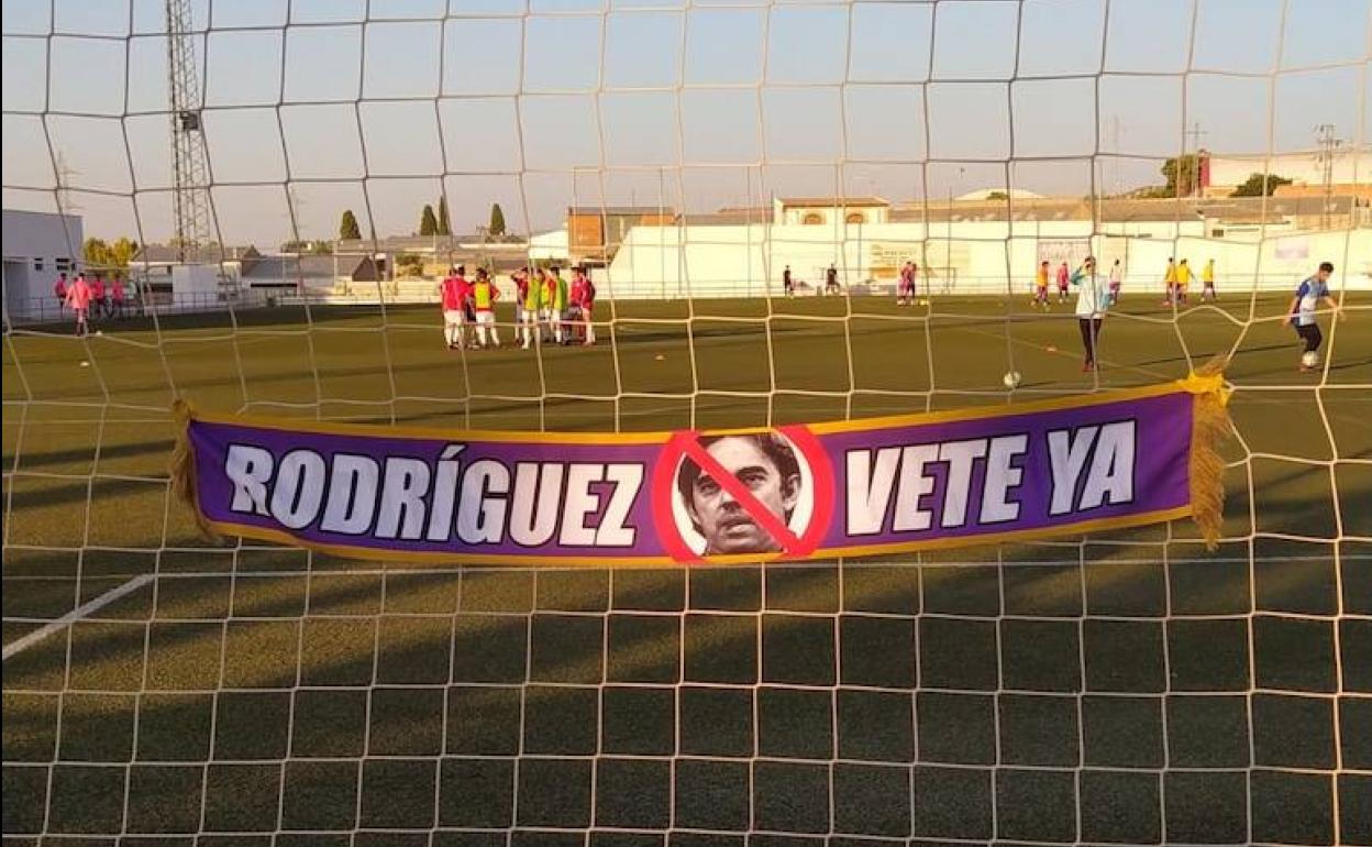 La afición del Real Jaén expresó en Torredelcampo su rechazo a la gestión de Rodríguez. 