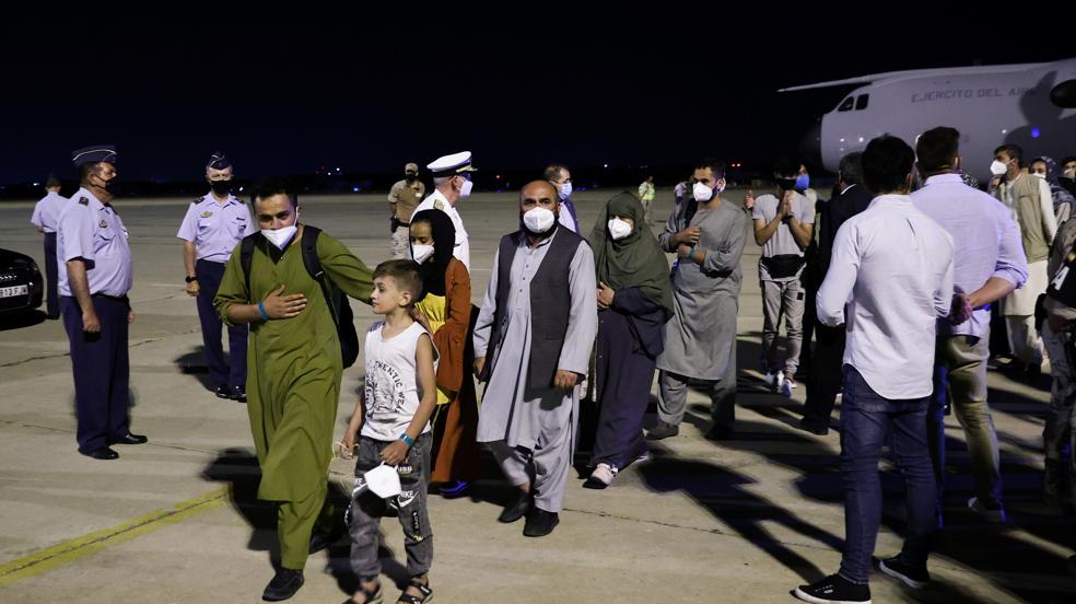 Fotogalería: Aterriza la primera tanda de españoles y afganos evacuados