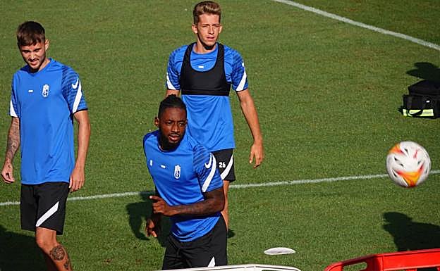 Eteki, durante el calentamiento de la sesión. 