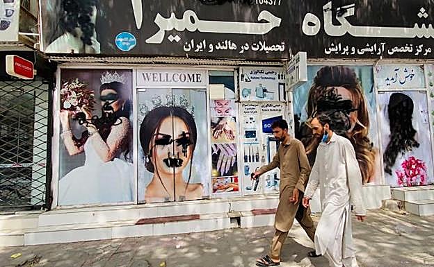 La evacuación se complica tras cerrar los talibanes el acceso al aeropuerto