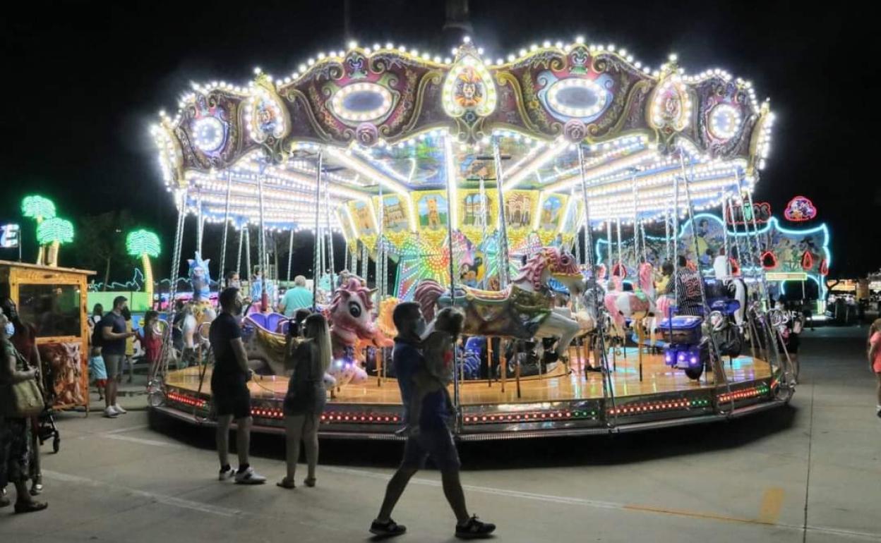 Los primeros almerienses que, ayer, visitaron el Recinto Ferial para disfrutar de las atracciones después de dos años