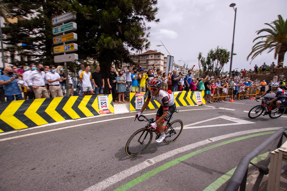 Las mejores imágenes de la ronda discurriendo por la localidad costera