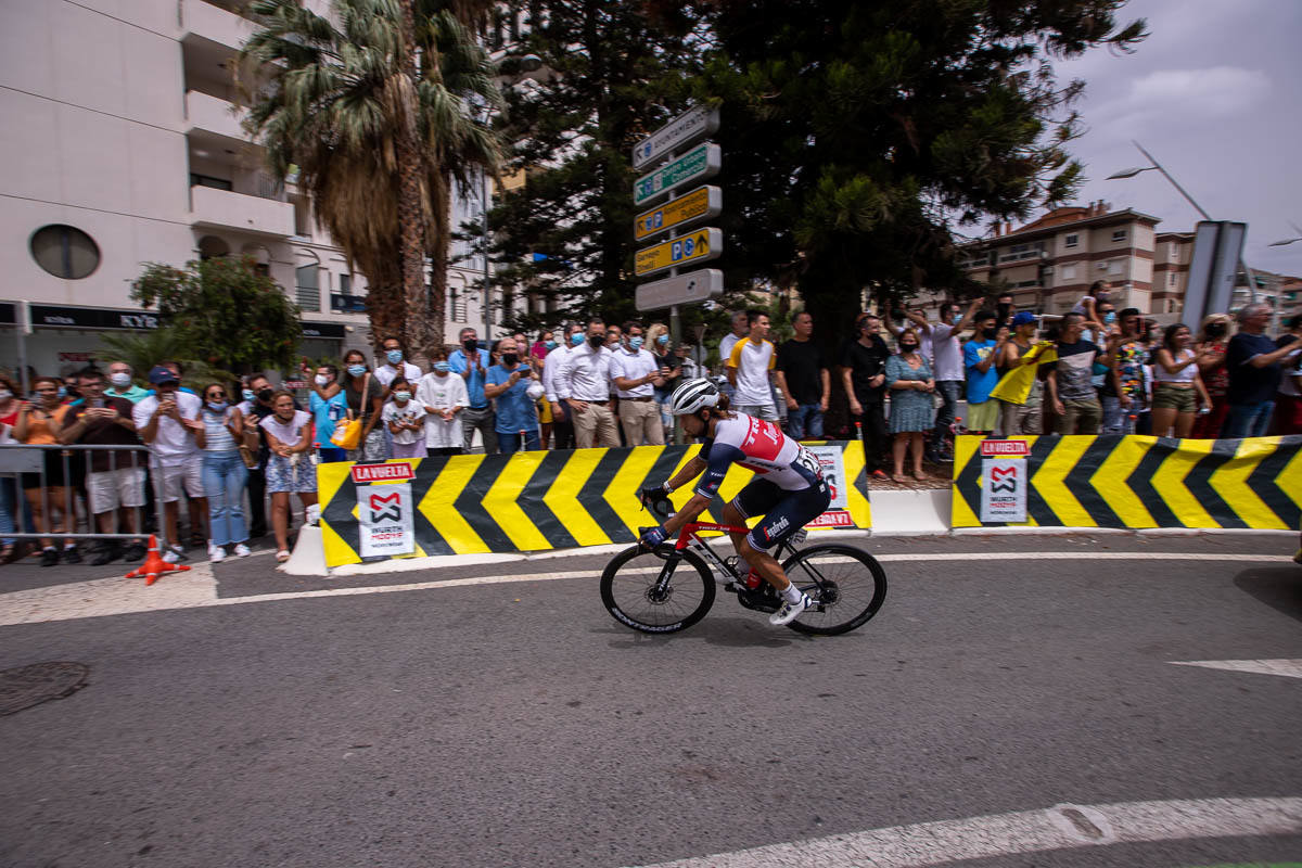 Las mejores imágenes de la ronda discurriendo por la localidad costera