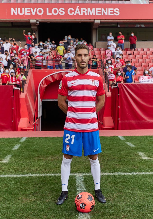 Así ha sido la presentación del nuevo fichaje del Granada CF