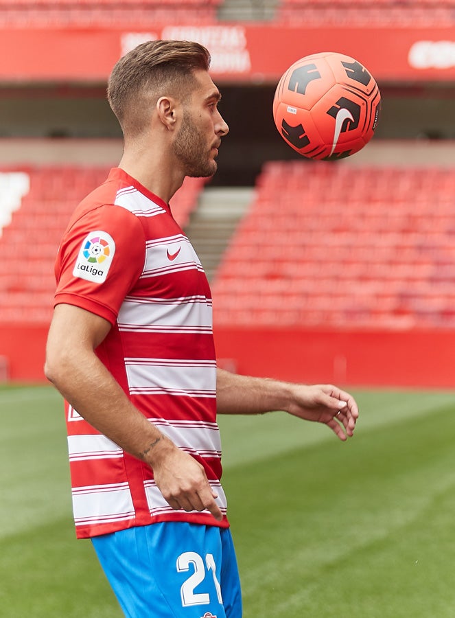 Así ha sido la presentación del nuevo fichaje del Granada CF