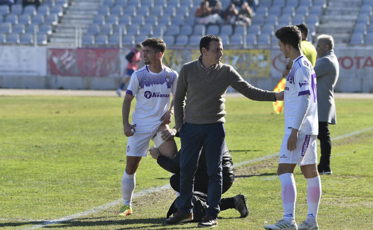 Alberto González y Juan Arsenal (al fondo) ejemplo de los cambios que ha sufrido el club. 