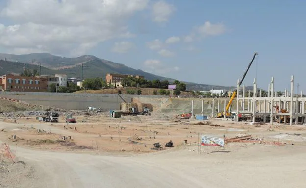 Estado actual de las obras, frente al Campus de Las Lagunillas de la UJA. 