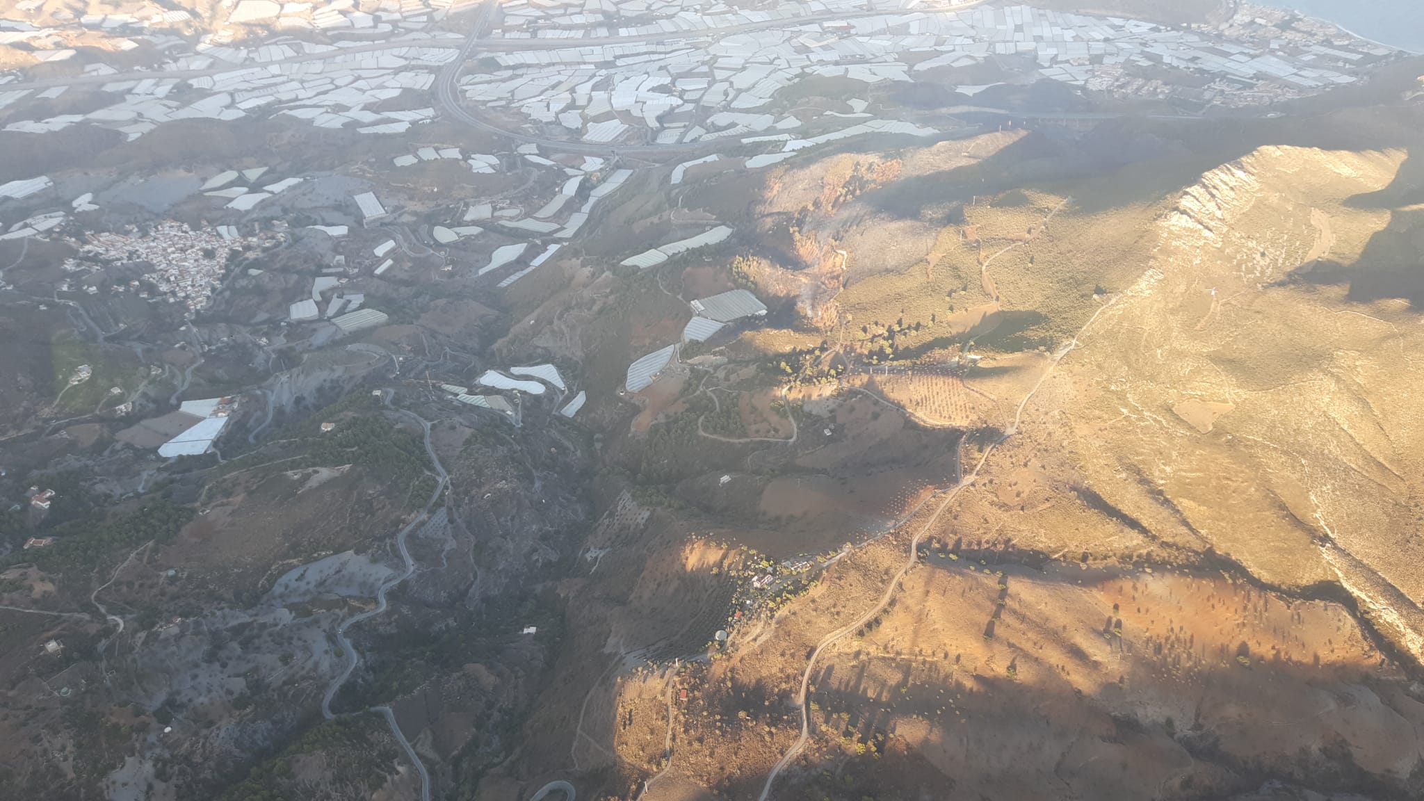 El Infoca ha desplazado a un amplio operativo para la extinción del incendio