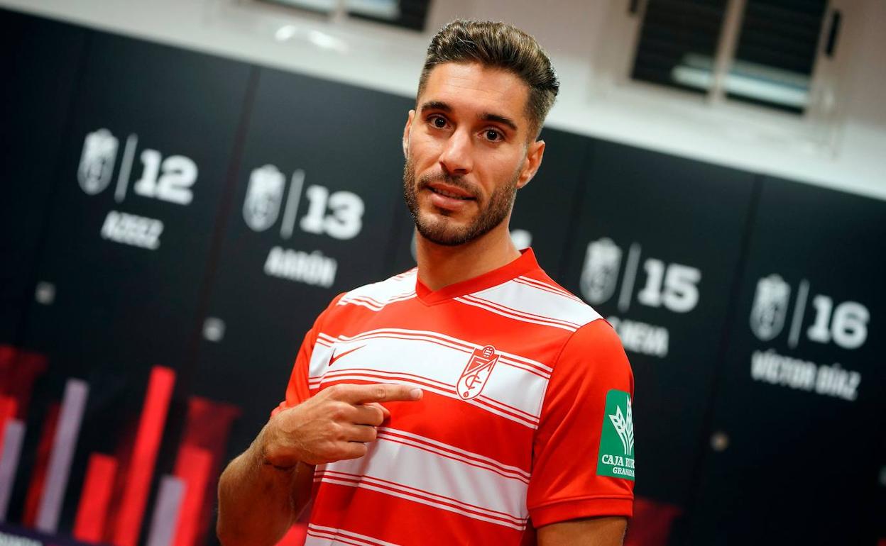 Rochina en el vestuario del Granada.