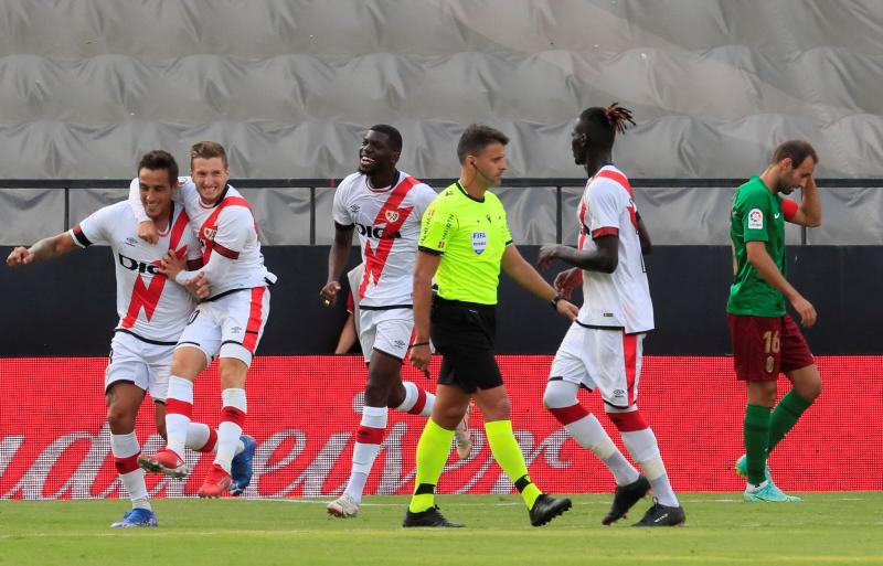 Lance del partido disputado en el estadio vallecano entre el Rayo y el Granada.