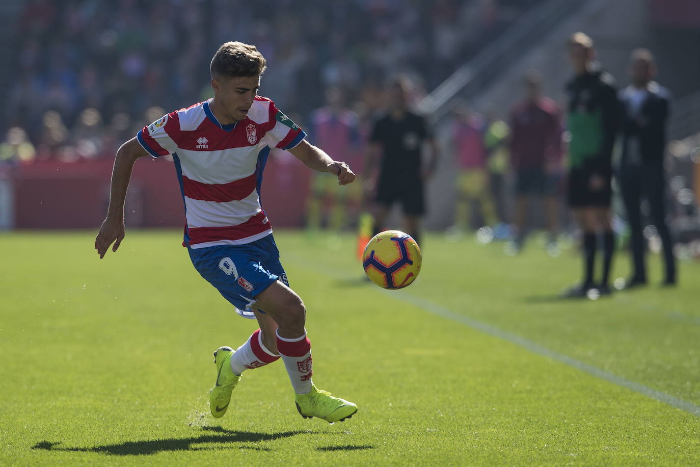 Alejandro Pozo en un partido con el Granada. 