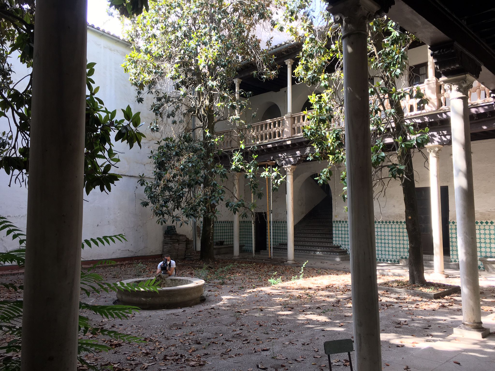 El alcalde, que ha visitado el histórico inmueble este martes, ha explicado que la voluntad es convertir el edificio en un museo «para Granada»