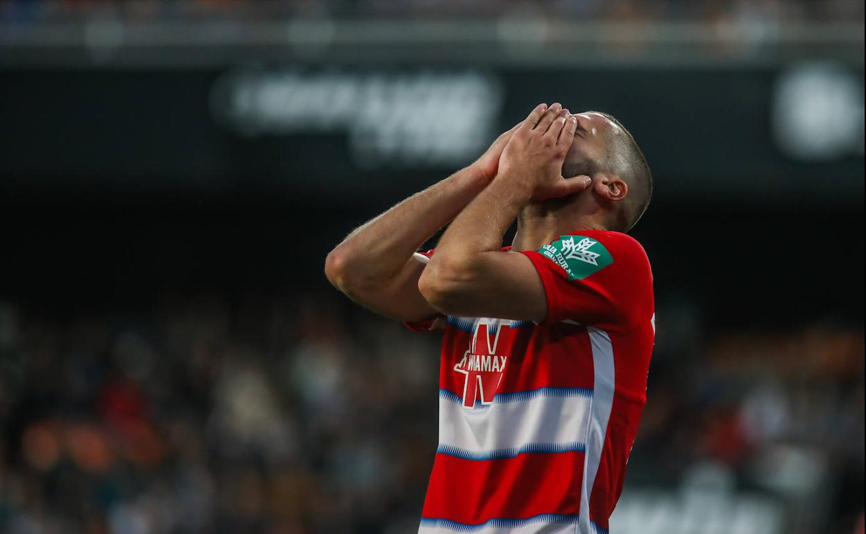 Duarte se lamenta en un partido jugado con el Granada. 