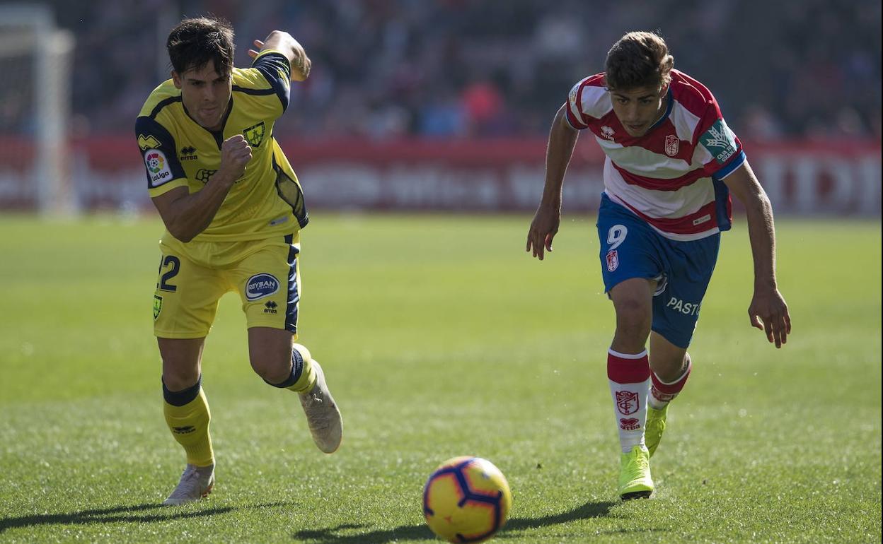 Alejandro Pozo en un partido con el Granada. 