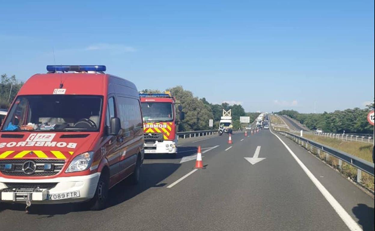 Imagen de archivo de los bomberos, que se han desplazado al lugar del accidente. 