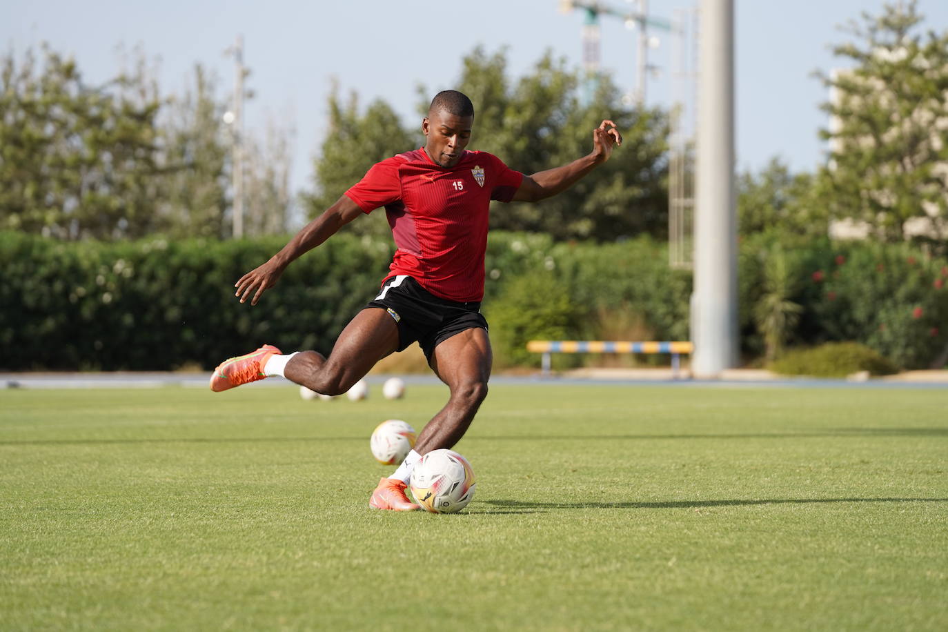 Fotos: Las imágenes del entrenamiento de la UD Almería