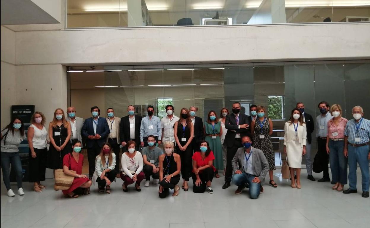 Representantes de las startups, los patrocinadores, la aceleradora y la Junta. 