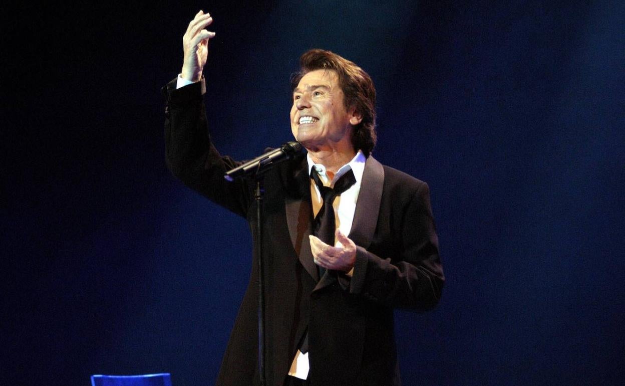 El cantante Raphael. 