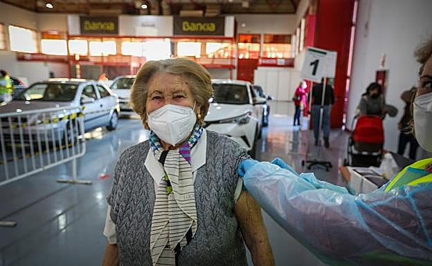Andalucía comienza hoy a vacunar a los inmunodeprimidos para la tercera dosis de la vacuna