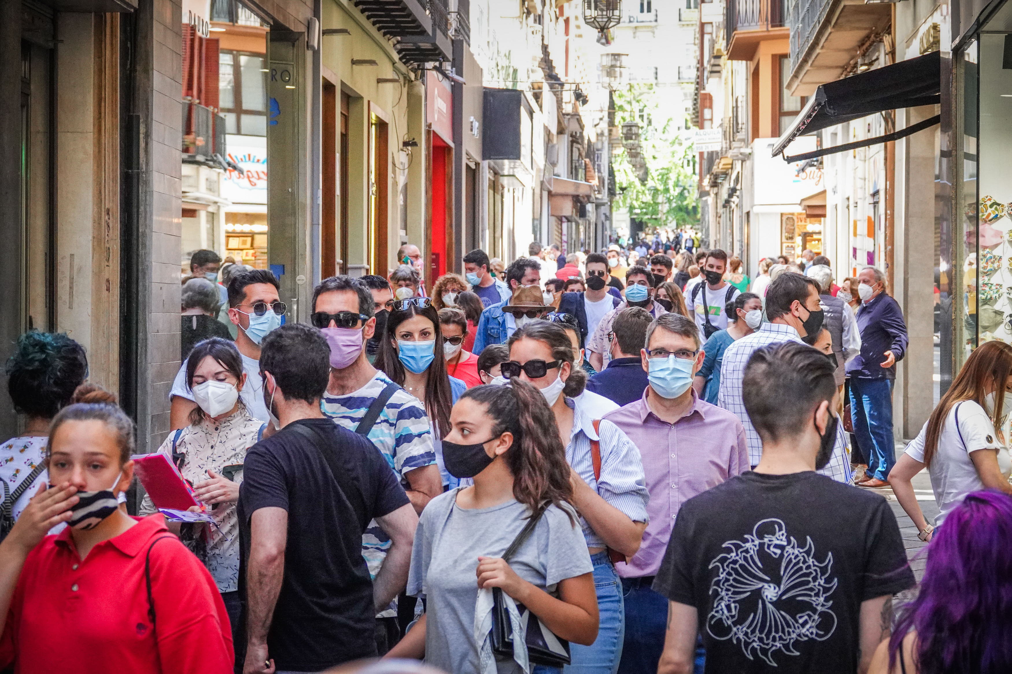 Andalucía continúa reduciendo su incidencia, los contagios se estabilizan en los 600 y se suman 17 muertes