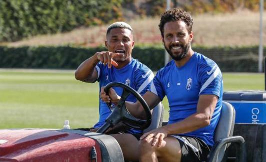 Darwin Machís y Germán Sánchez, en un vehículo. 