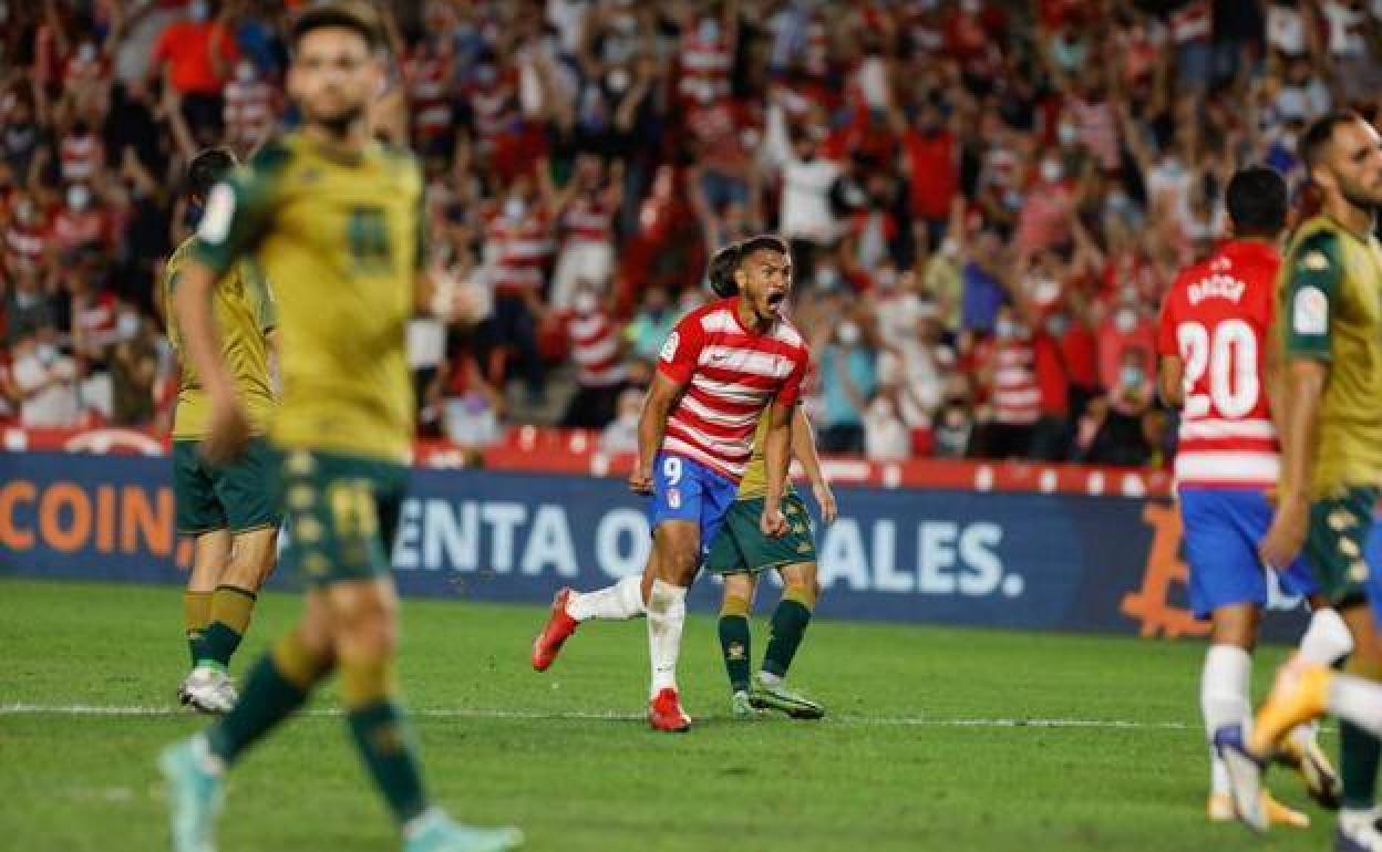 Luis Suárez celebra el gol del equipo rojiblanco. 