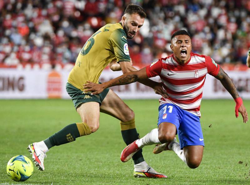 Darwin Machís sufrió en su regreso a la titularidad como todo el equipo frente al Betis.