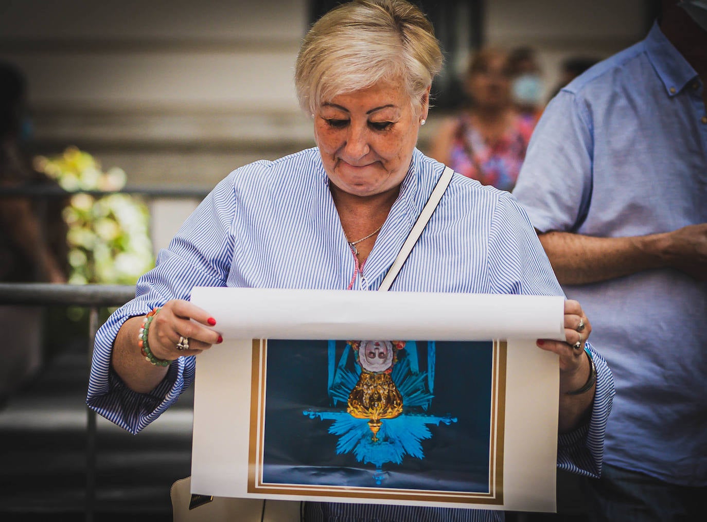 La ofrenda floral a la patrona de la ciudad regresa para celebrar su 40º aniversario, con una imagen que dista de la de otros años, pero que se asemeja a la que dejaba antes de la pandemia