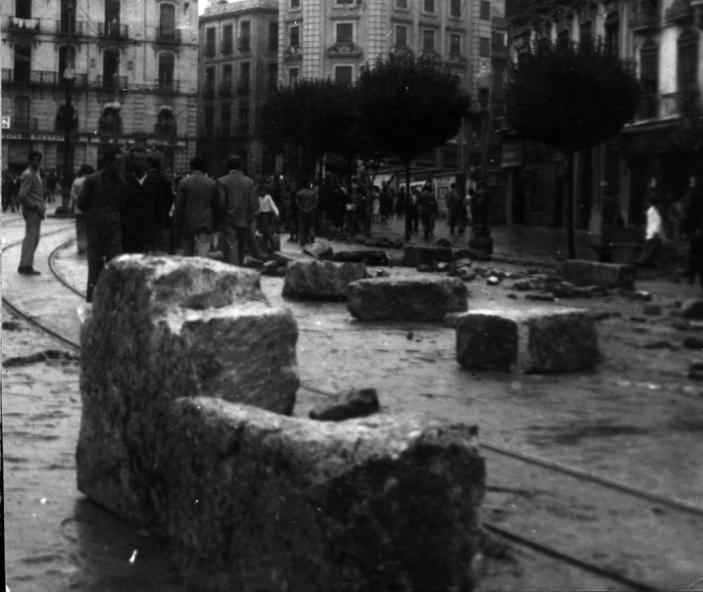 Imagen secundaria 2 - Las piedras saltaron por los aires