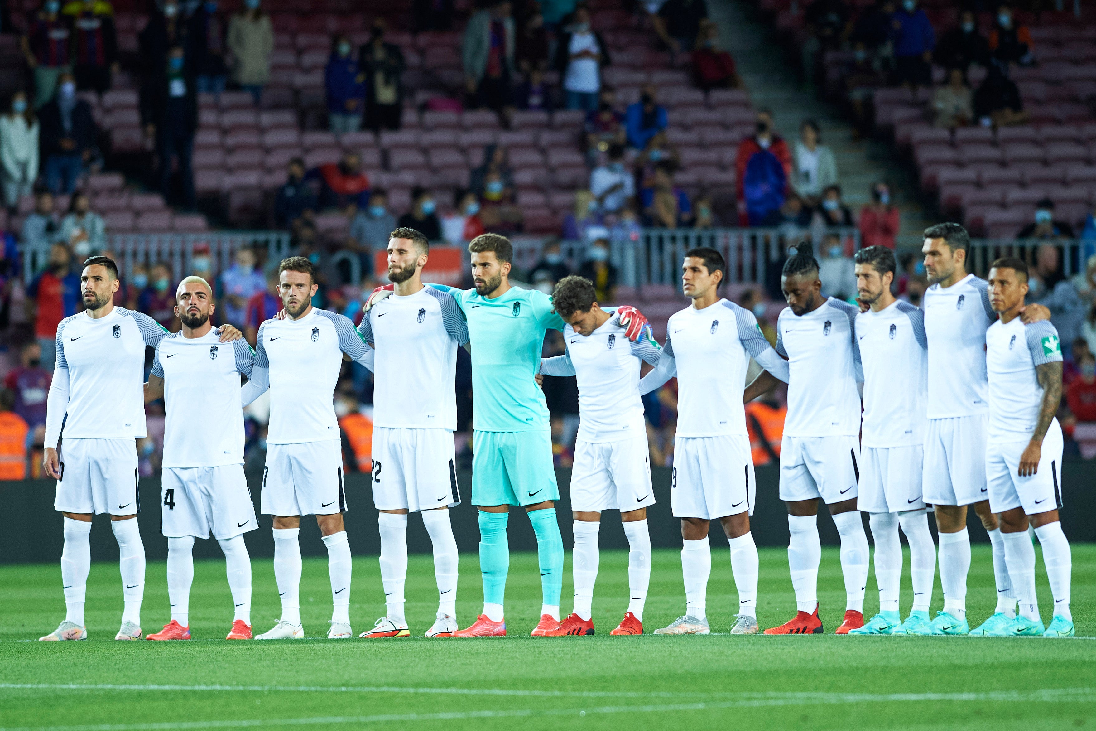 El Granada visita el Camp Nou con el objetivo de ponérselo difícil a todo un Barça que pasa por horas bajas.