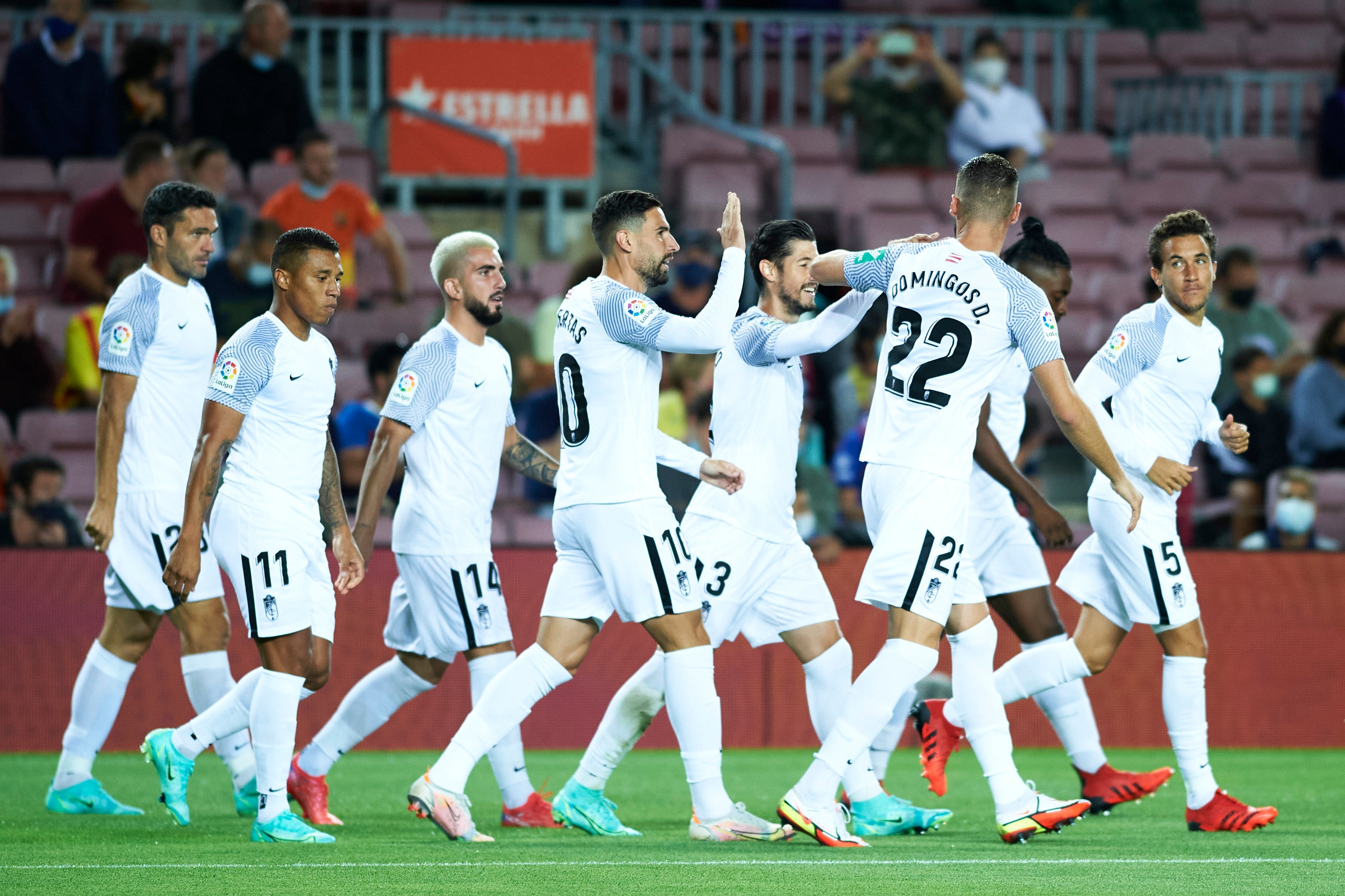 El Granada visita el Camp Nou con el objetivo de ponérselo difícil a todo un Barça que pasa por horas bajas.