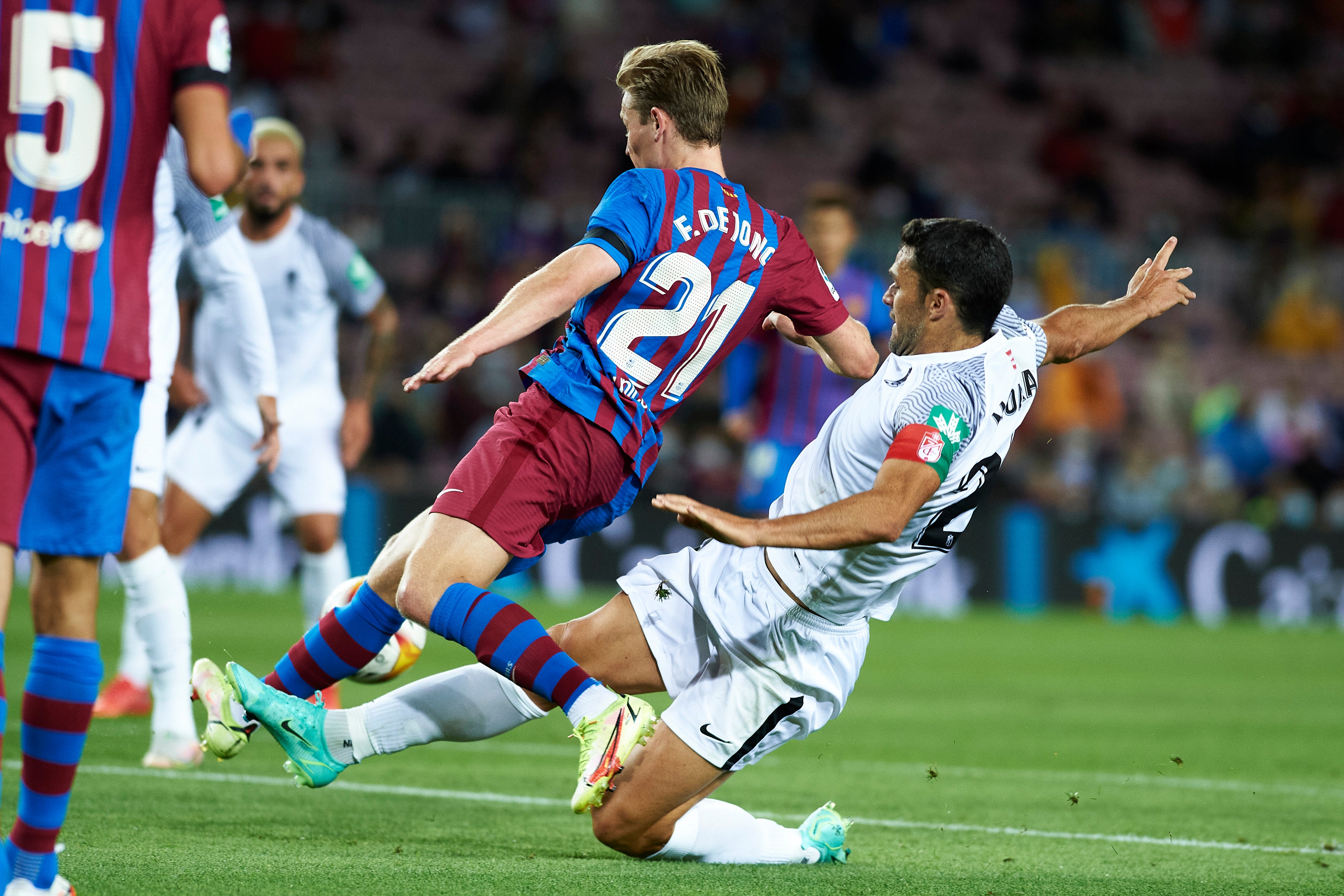 El Granada visita el Camp Nou con el objetivo de ponérselo difícil a todo un Barça que pasa por horas bajas.