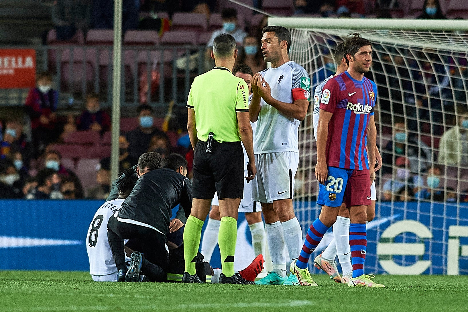 El Granada visita el Camp Nou con el objetivo de ponérselo difícil a todo un Barça que pasa por horas bajas.