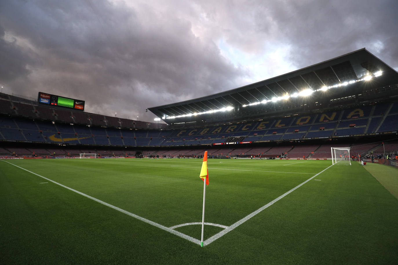 El Granada visita el Camp Nou con el objetivo de ponérselo difícil a todo un Barça que pasa por horas bajas.