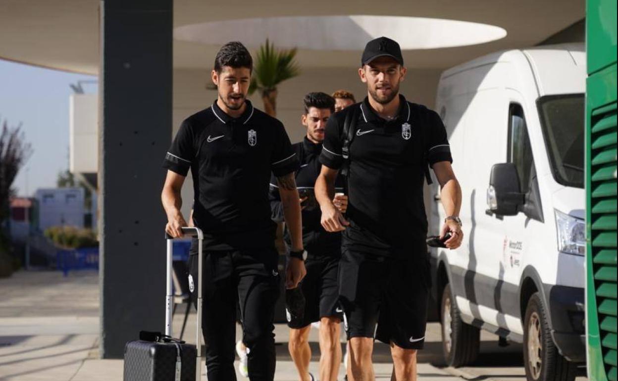 Escudero (izquierda) y Quini, dos de las novedades introducidas por Robert Moreno. 