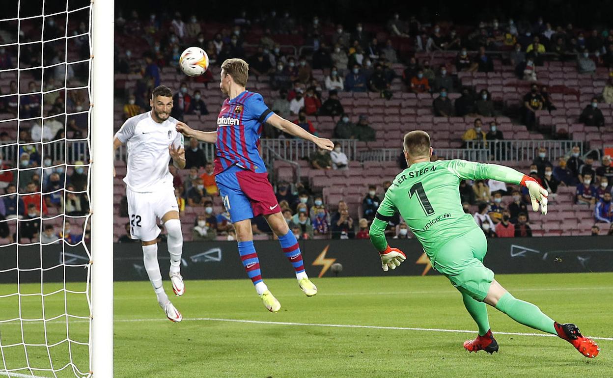 Domingos Duarte cabecea a puerta a los dos minutos para marcar. 