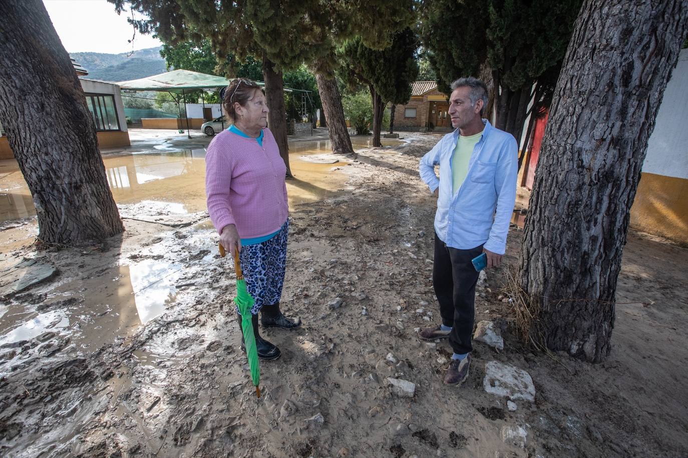 El barro ha entrado en las viviendas, establecimientos y otros puntos del municipio garandino