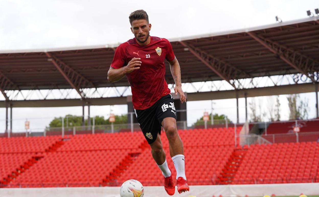 Daniel Carriço hizo ayer trabajo de campo. 