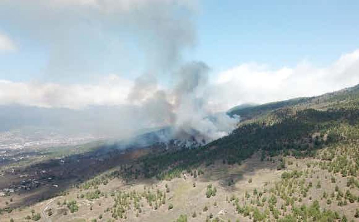 Primeros momentos de la erupción de La Palma. 