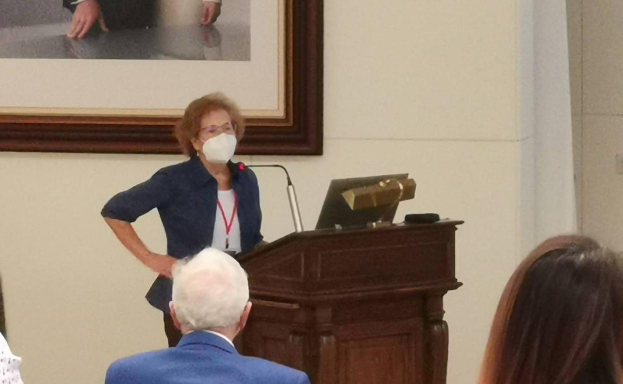 Margarita del Val, durante su conferencia en la Universidad de Granada. 