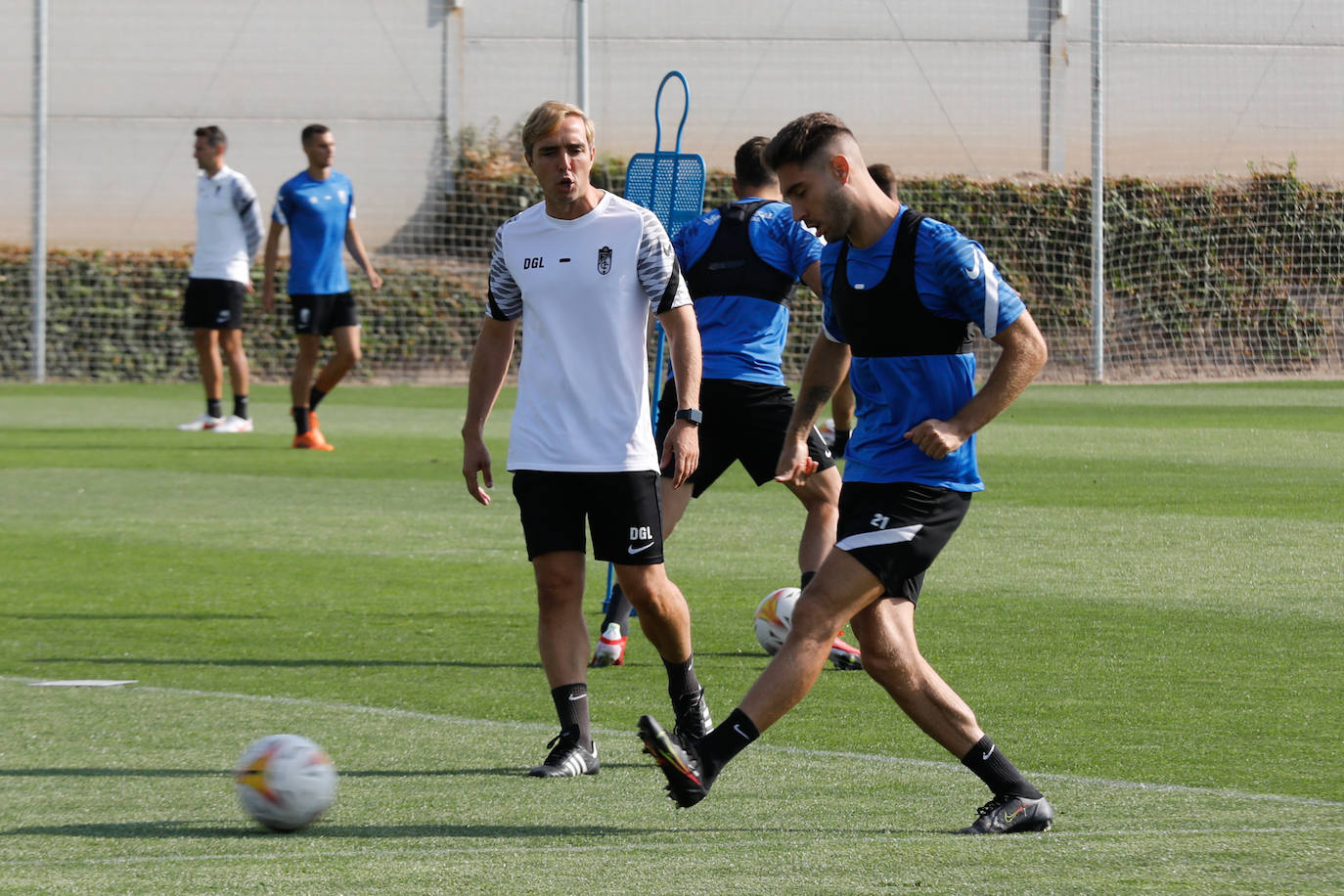 Entrenamiento del Granada este sábado.