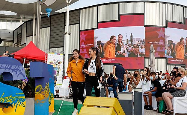 En la tarde del viernes se celebró una pasarela solidaria en las inmediaciones del Centro Comercial Torrecárdenas.