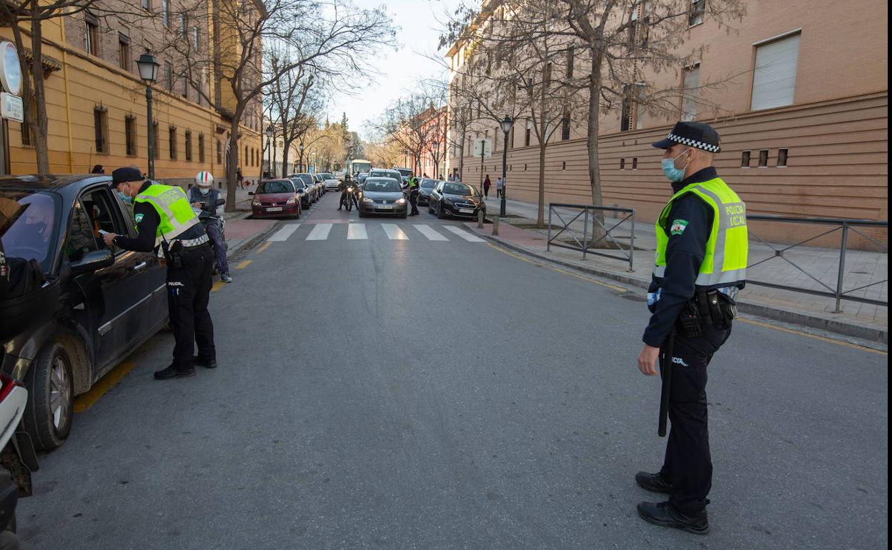 Vuelven a impedir el acceso de una niña sin mascarilla a un colegio de Granada