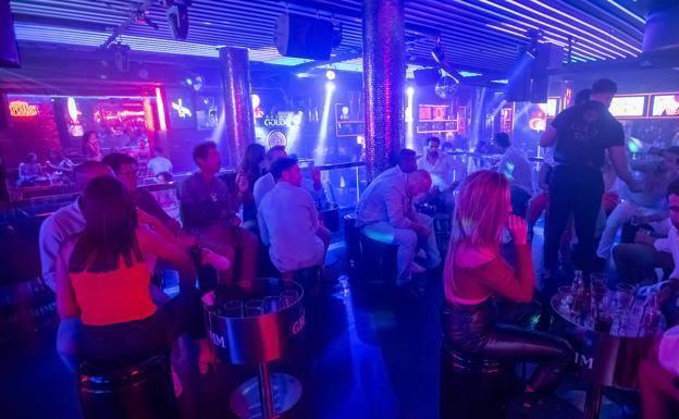 Los nuevos horarios de bares, pubs y discotecas que tendrá Granada si baja a 'nivel 0'