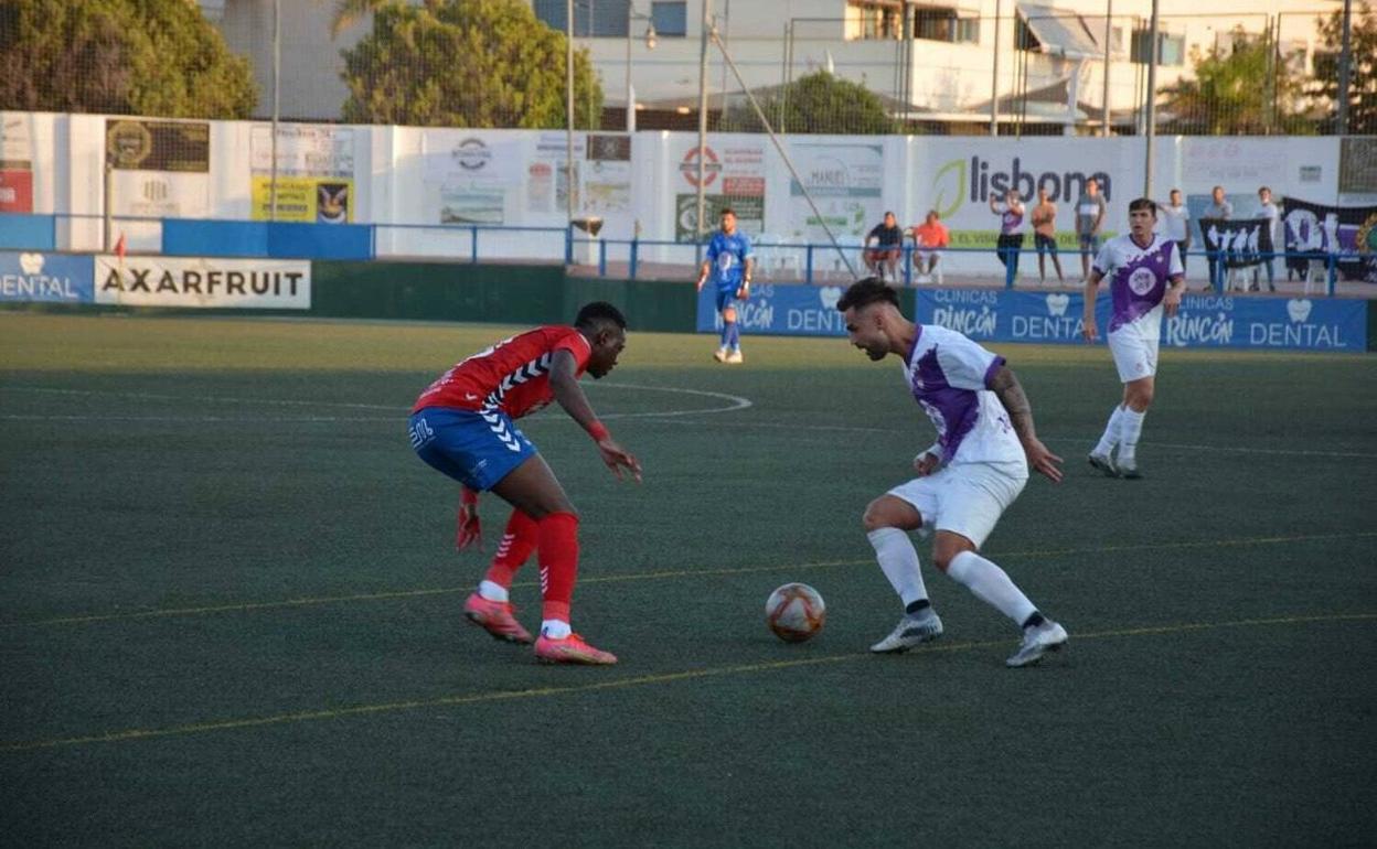 El conjunto blanco disputará este sábado en Torredonjimeno su duelo ante el Atlético Porcuna..